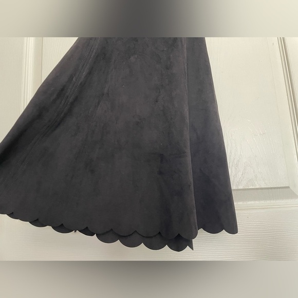 Express black scalloped dress - Picture 2 of 12